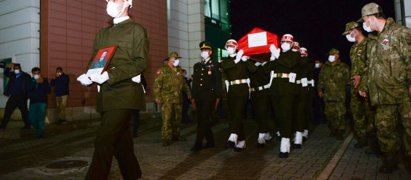 Βίντεο: Τούρκος αιχμάλωτος του PKK εκλιπαρεί για την ζωή του